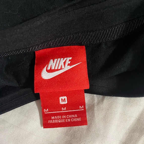 NWOT Unique Nike top - Picture 5 of 9
